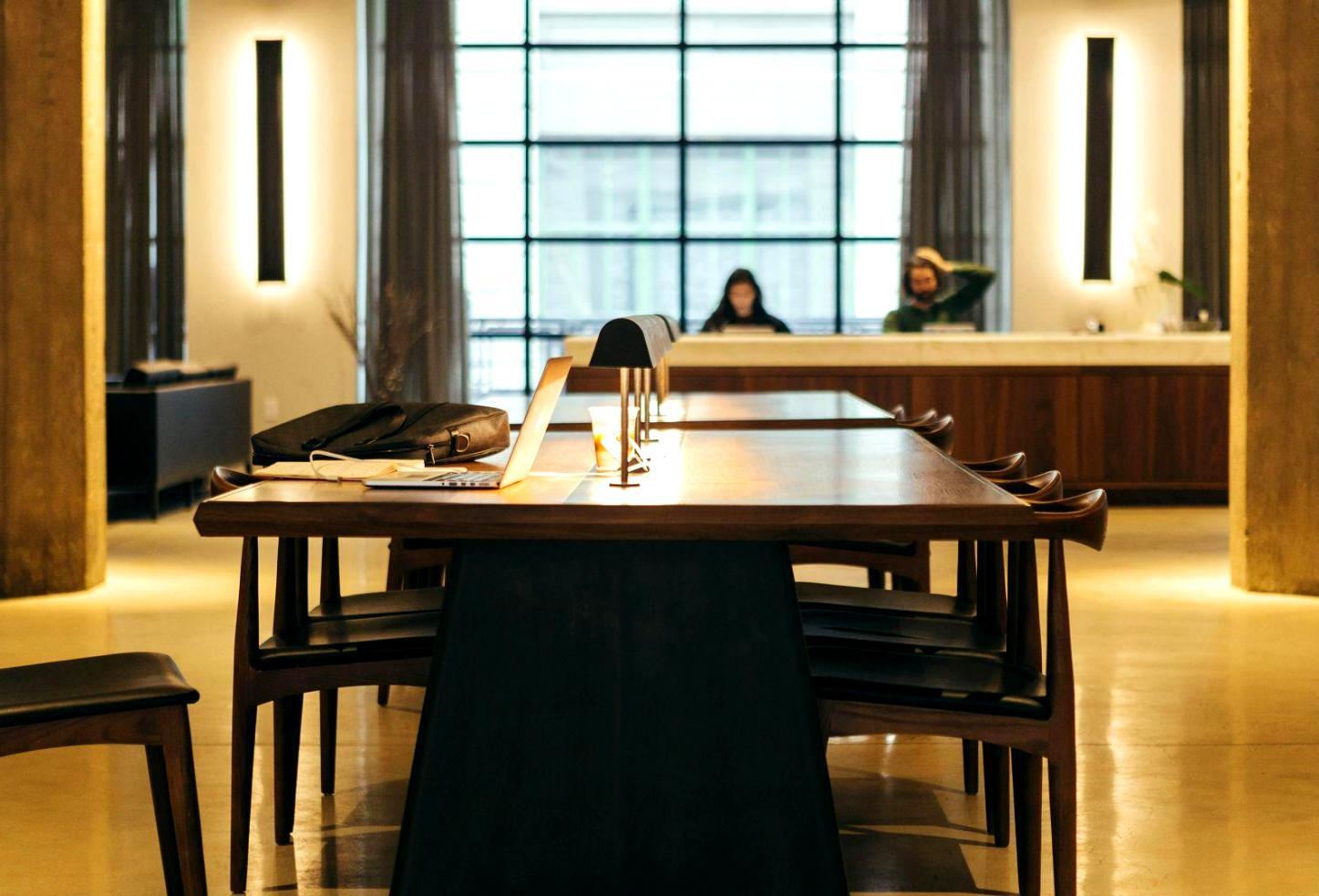 Análisis financiero con gráficos y datos